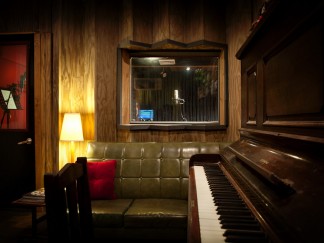 Mix-Room-4---couch-1080